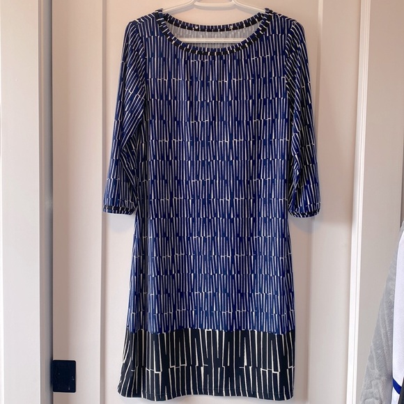 Stretchy shift dress - Picture 2 of 3